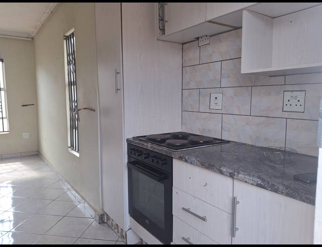 2 BEDROOM FREEHOLD FOR SALE IN CRYSTAL PARK